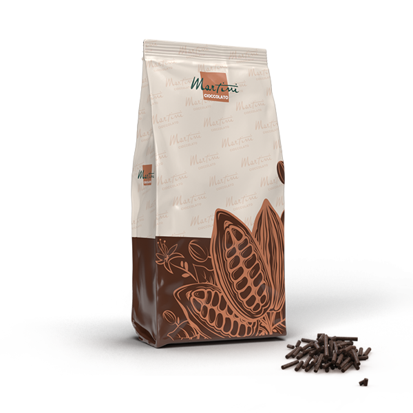 Busta stand-up di cioccolato Martini Cioccolato con grafica di cabosse, accanto a scaglie di cioccolato.