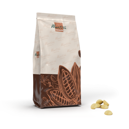 Sacchetto Martini Cioccolato con dischi di cioccolato bianco e baccelli di cacao, wafer al cioccolato a lato.