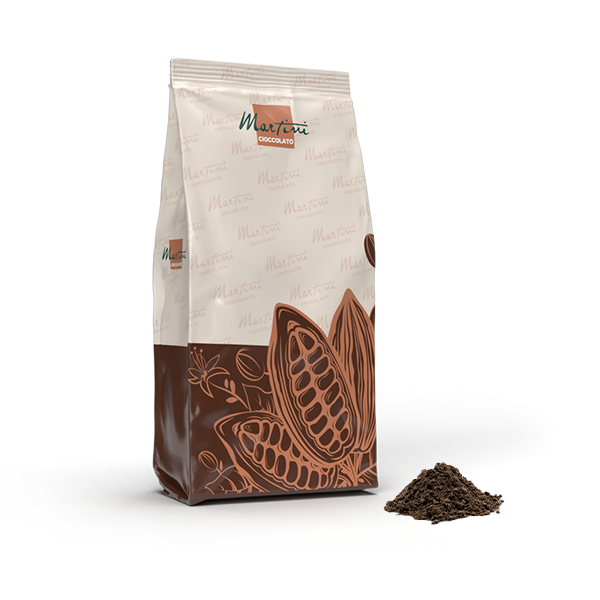 Confezione di cacao in polvere Martini Cioccolato con illustrazione di baccello di cacao, accanto a un mucchietto di ...