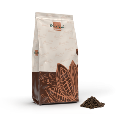 Confezione di cacao in polvere Martini Cioccolato con illustrazione di baccello di cacao, accanto a un mucchietto di ...