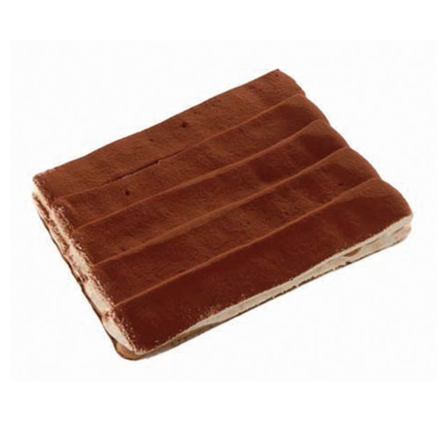 Fetta rettangolare di tiramisù con strisce di cacao in polvere, strati di crema, su sfondo bianco