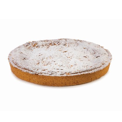 Crostata rotonda con crosta dorata, guarnita con mandorle a lamelle e zucchero a velo, su sfondo bianco.