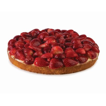 Crostata rotonda con base di pasta frolla dorata e fragole intere glassate, su sfondo bianco.
