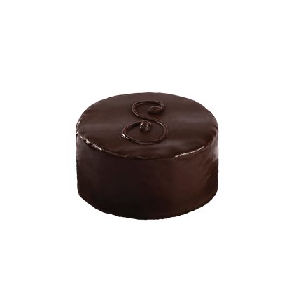 Torta al cioccolato rotonda con glaze lucida al ganache fondente e lettera decorativa in cioccolato su sfondo bianco