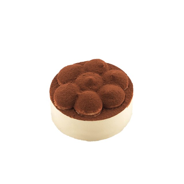 Torta tiramisù rotonda con bordi color crema, guarnita con ciuffi al cacao disposti a fiore.