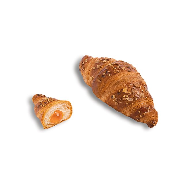 Croissant intero con semi e granella accanto a uno tagliato con farcitura alla frutta arancione