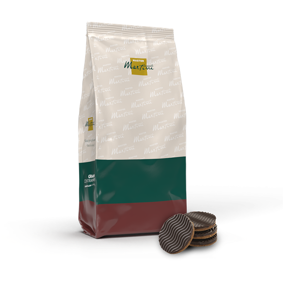 Sacchetto Master Martini Gran Centramè con etichetta verde e marrone, accanto a dischi di cialda al cioccolato.
